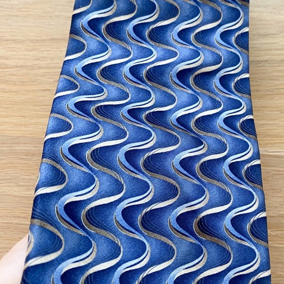 DOCKERS Men's Vintage Blue/Silver Wave DuPont Teflon Treated Silk Necktie sz OS - Picture 4 of 7